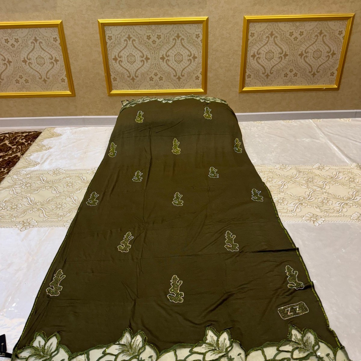 Gallery image for Jersey Scarf with a flower design lace