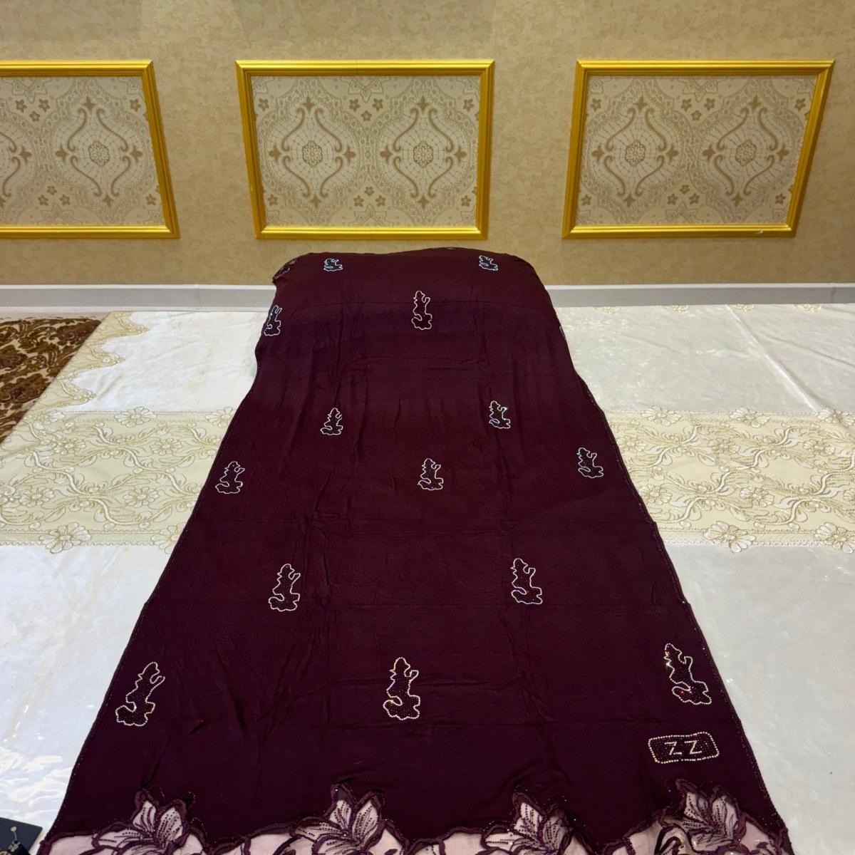 Gallery image for Jersey Scarf with a flower design lace