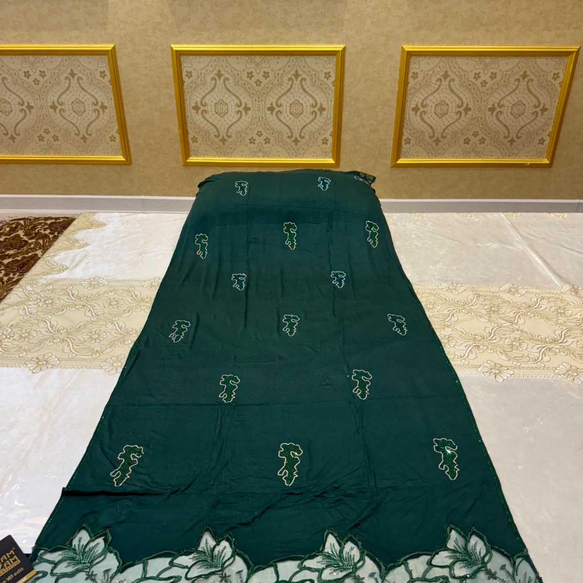 Gallery image for Jersey Scarf with a flower design lace