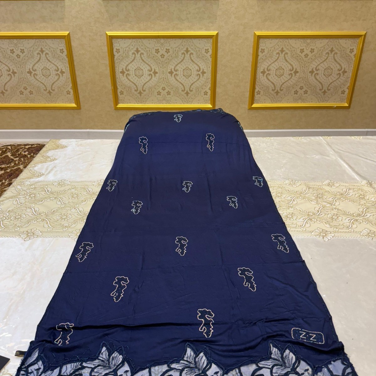 Gallery image for Jersey Scarf with a flower design lace
