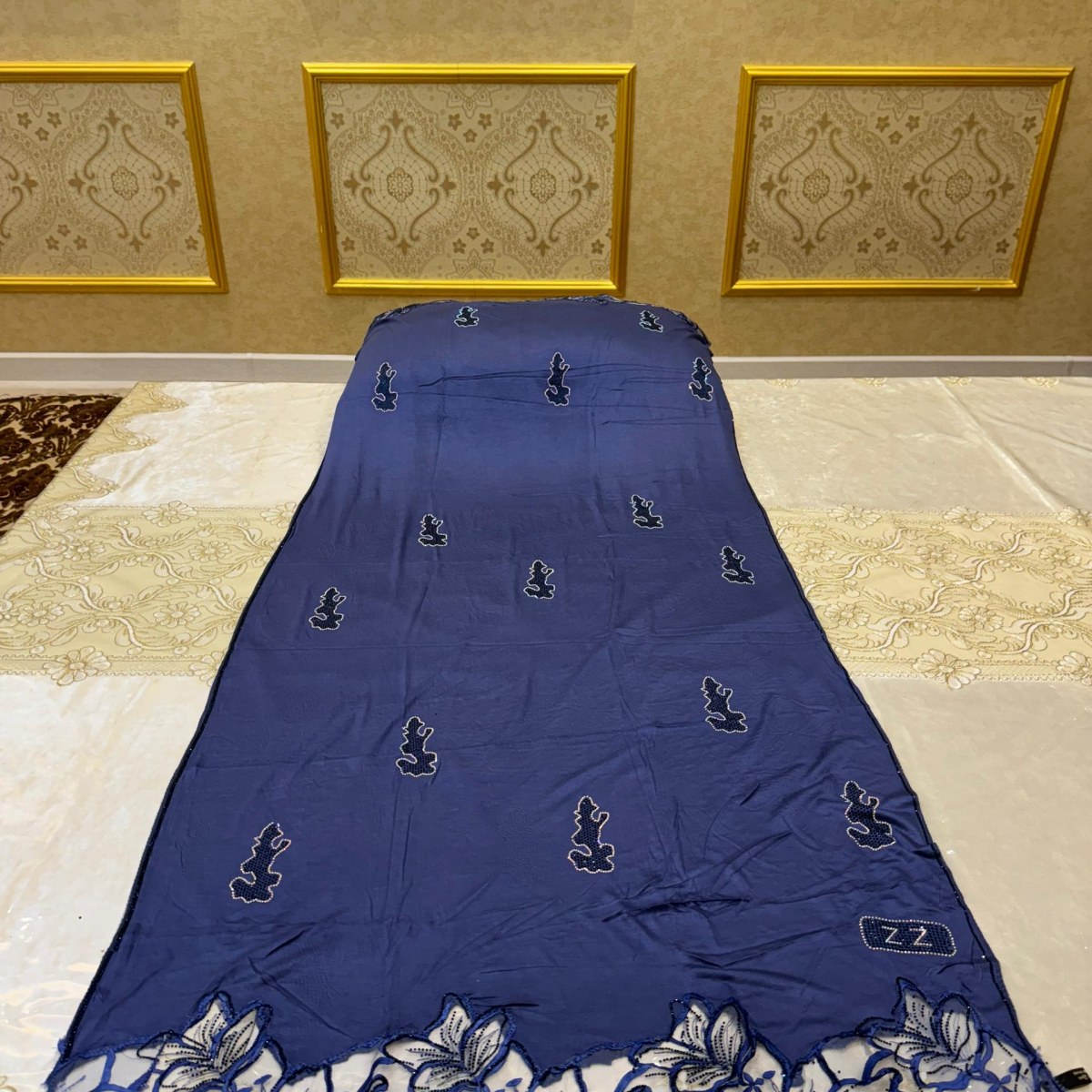 Gallery image for Jersey Scarf with a flower design lace