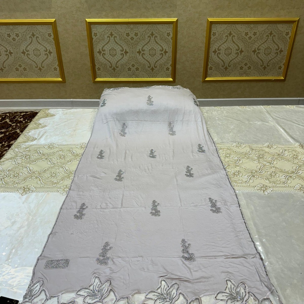 Gallery image for Jersey Scarf with a flower design lace