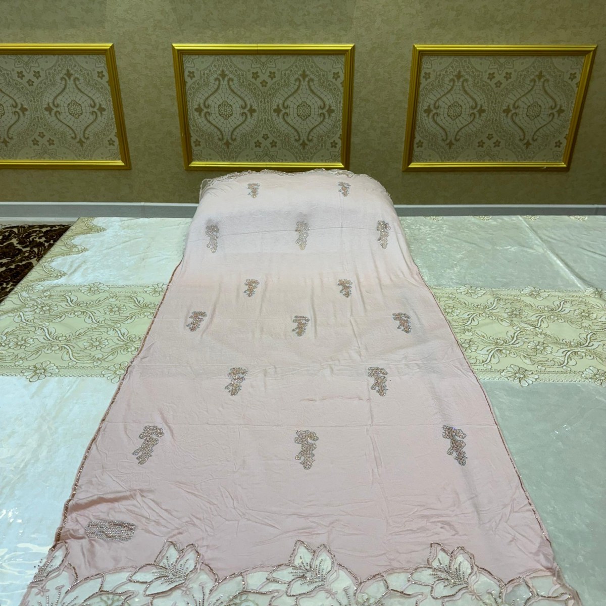 Gallery image for Jersey Scarf with a flower design lace