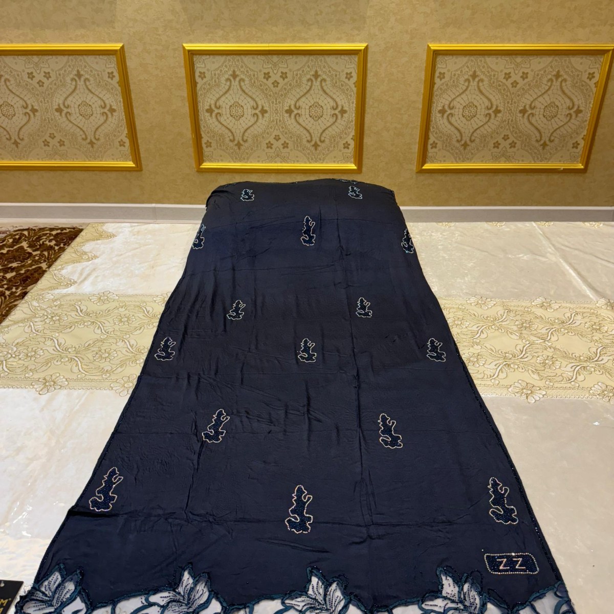 Gallery image for Jersey Scarf with a flower design lace