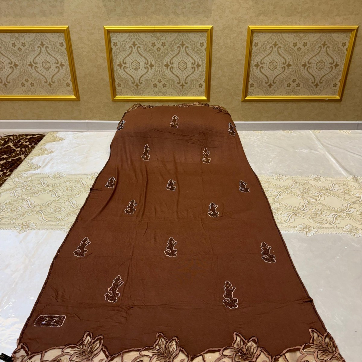 Gallery image for Jersey Scarf with a flower design lace