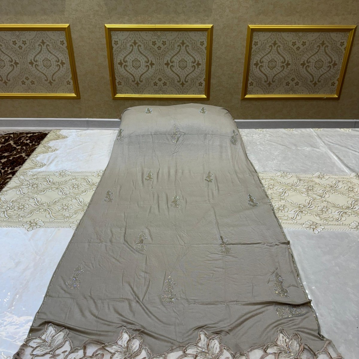 Gallery image for Jersey Scarf with a flower design lace