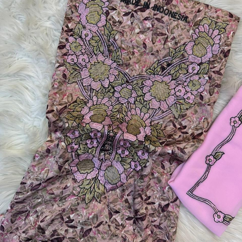 Gallery image for Silk mukhawwar embroidery with sheila served with stone