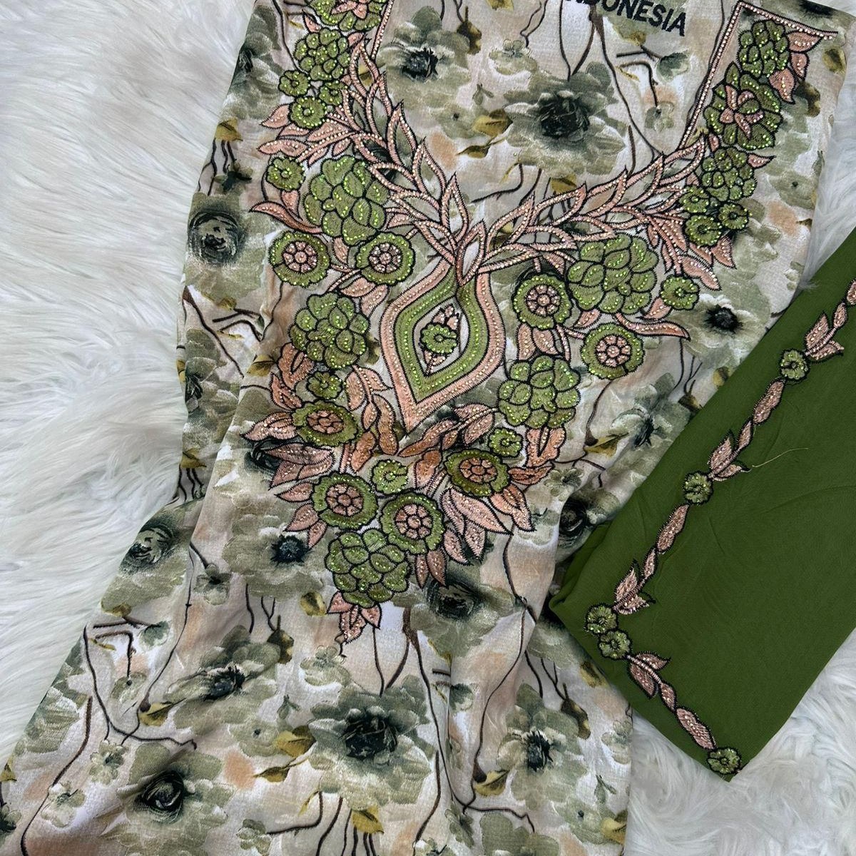 Gallery image for Silk mukhawwar embroidery with sheila served with stone