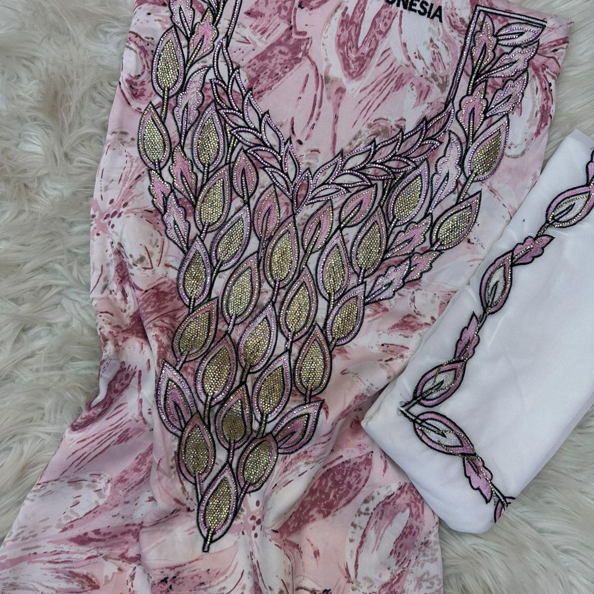 Gallery image for Silk mukhawwar embroidery with sheila served with stone