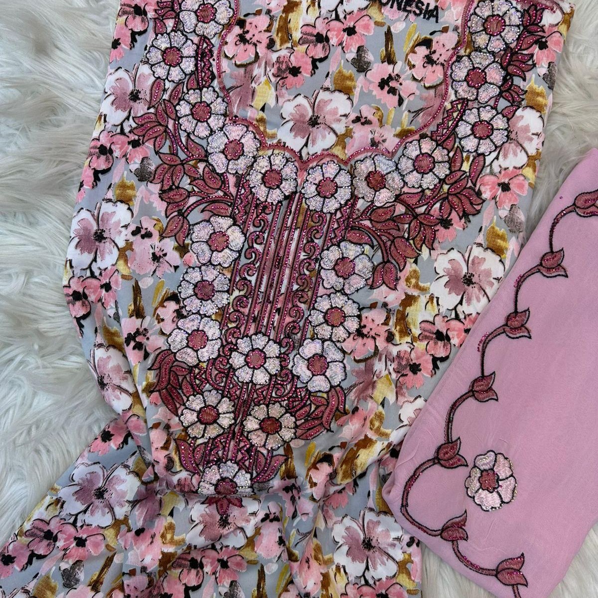 Gallery image for Silk mukhawwar embroidery stone Y-05 (2)