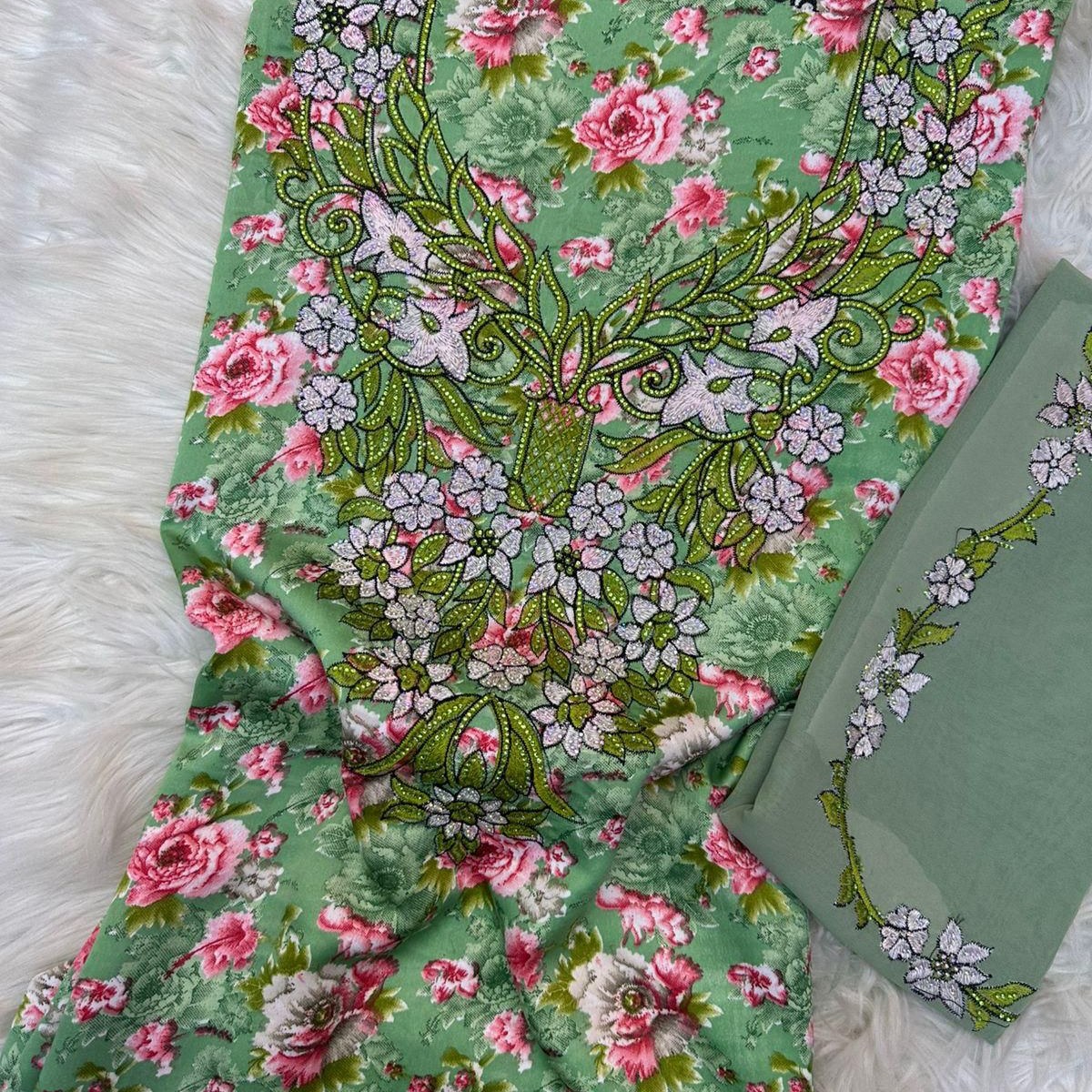 Gallery image for Silk mukhawwar embroidery stone Y-05 (2)