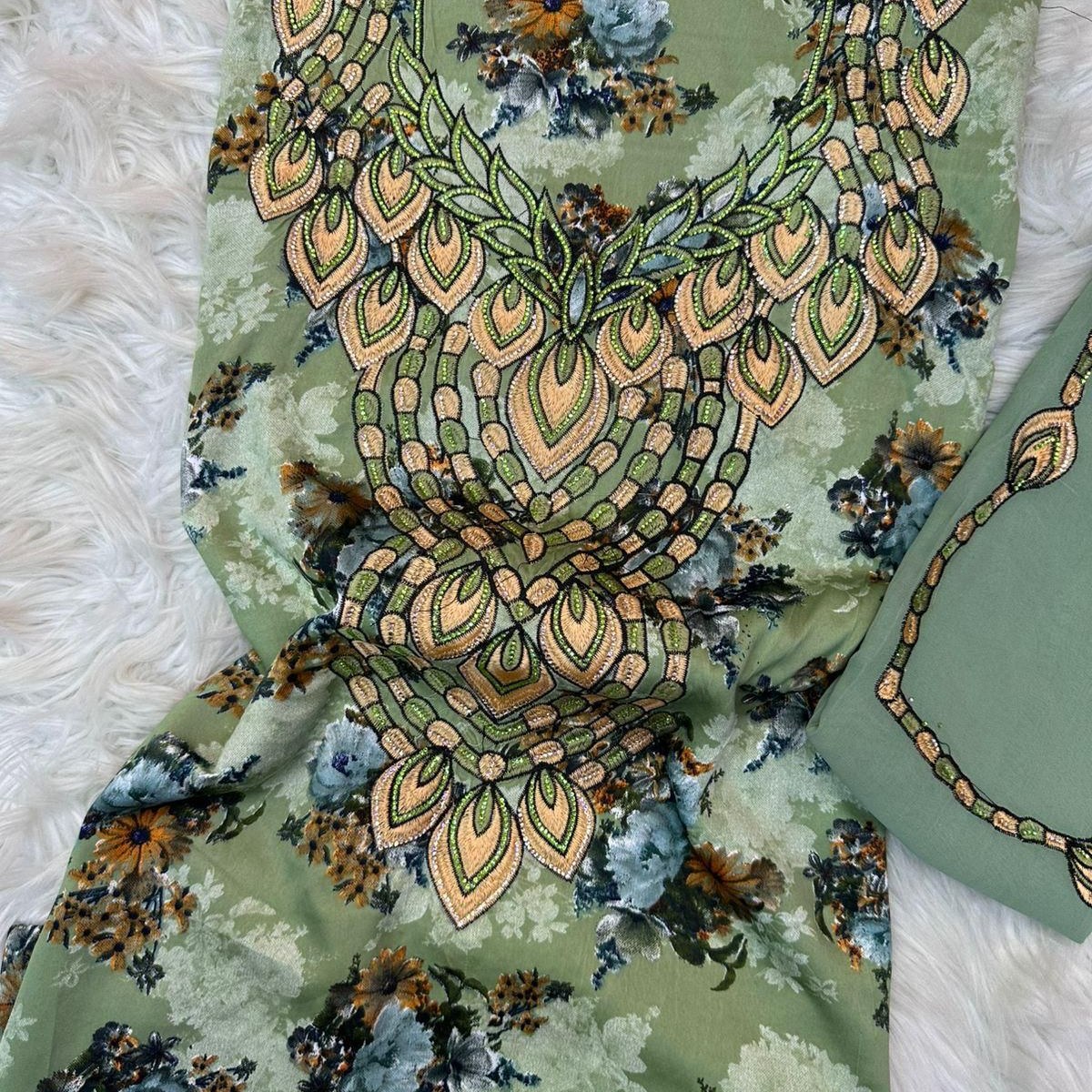 Gallery image for Silk mukhawwar embroidery stone Y-05 (2)