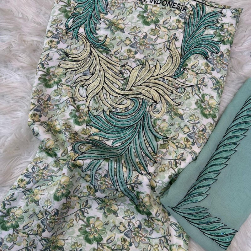 Silk mukhawwar embroidery with sheila served with stone
